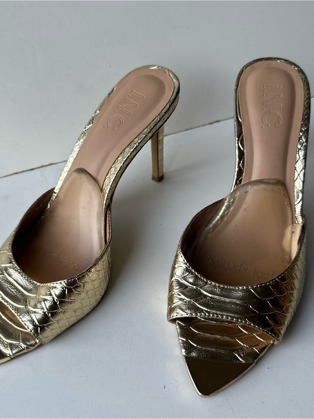 INC International Concepts Anra Gold Metallic Faux Crocodile Mule Heel Sz: 6.5M